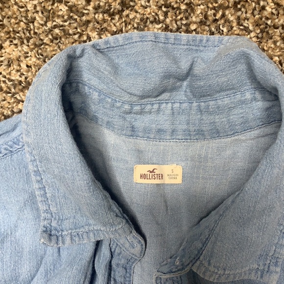 Woman’s Hollister top - Picture 2 of 6